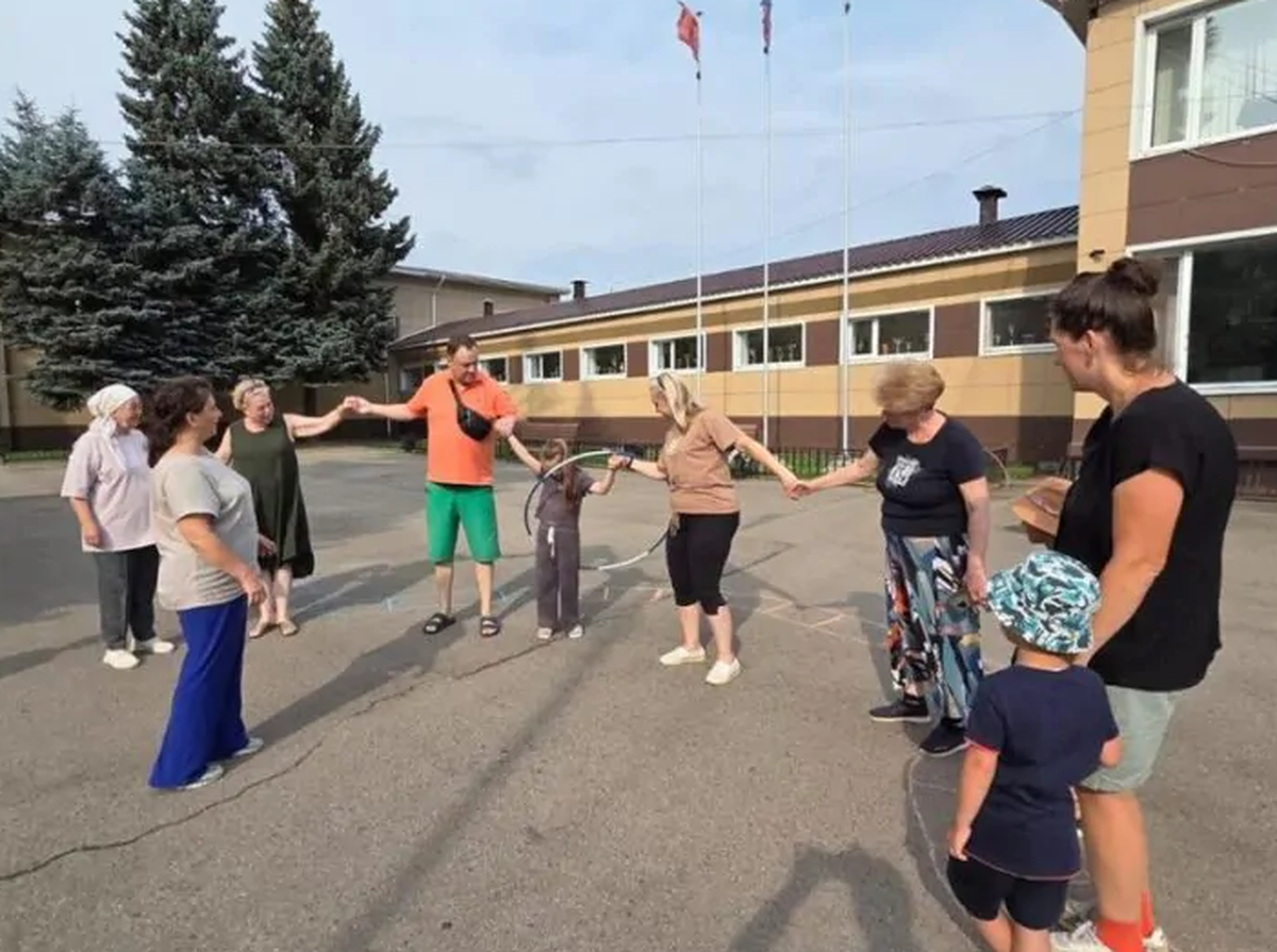 В Лесных Полянах Городского округа Пушкинский провели творческую программу в честь Дня железнодорожника