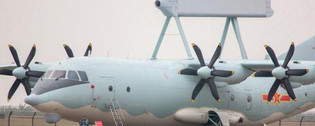В КНР 12 человек погибли в результате крушения военного самолета