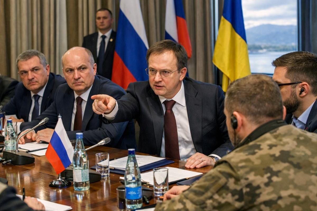 «Эй, по-русски говори!» Мединский поставил на место украинскую делегацию: подробности переговоров в Женеве