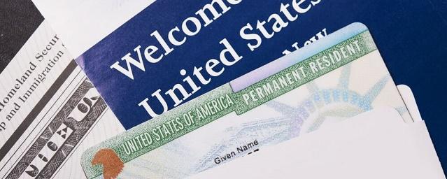 Под запрет на въезд в США попали обладатели Green Card из семи стран