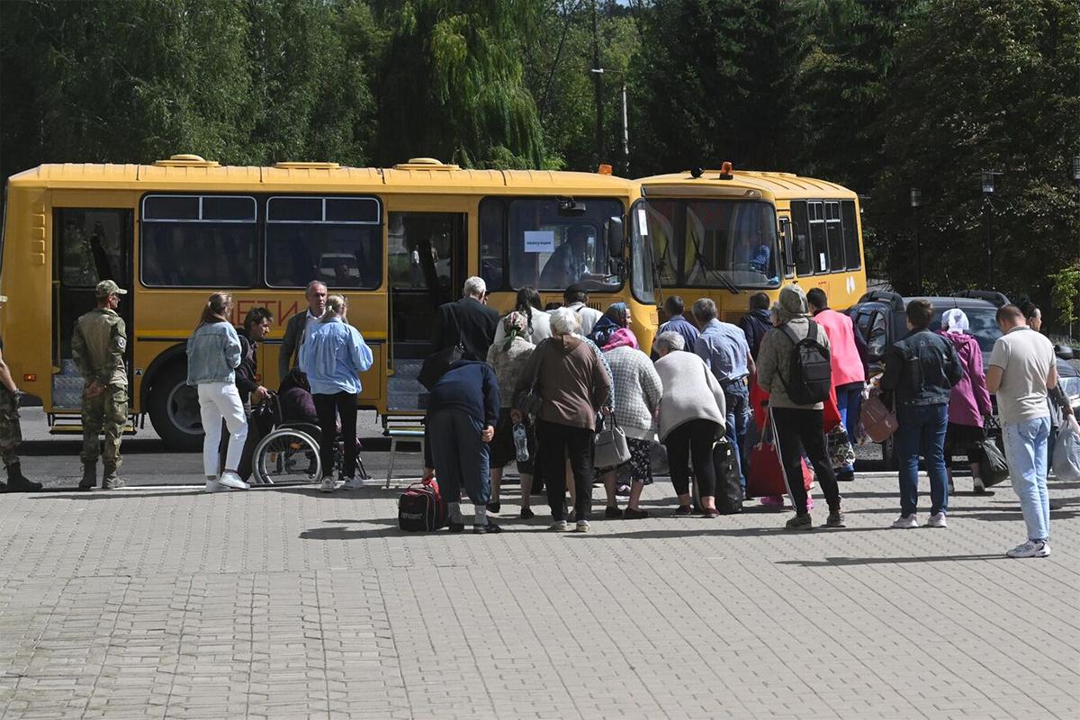 Жителям Глушковского района Курской области помогают эвакуироваться