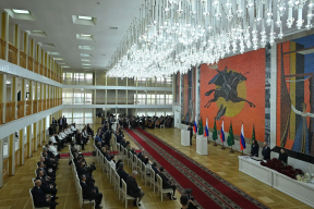 Мурат Кумпилов в День Конституции РФ вручил госнаграды выдающимся жителям за вклад в развитие Адыгеи