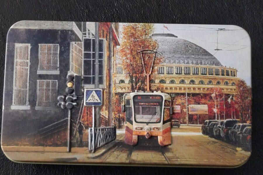 В Екатеринбурге представили брендированный сувенир для Новосибирска