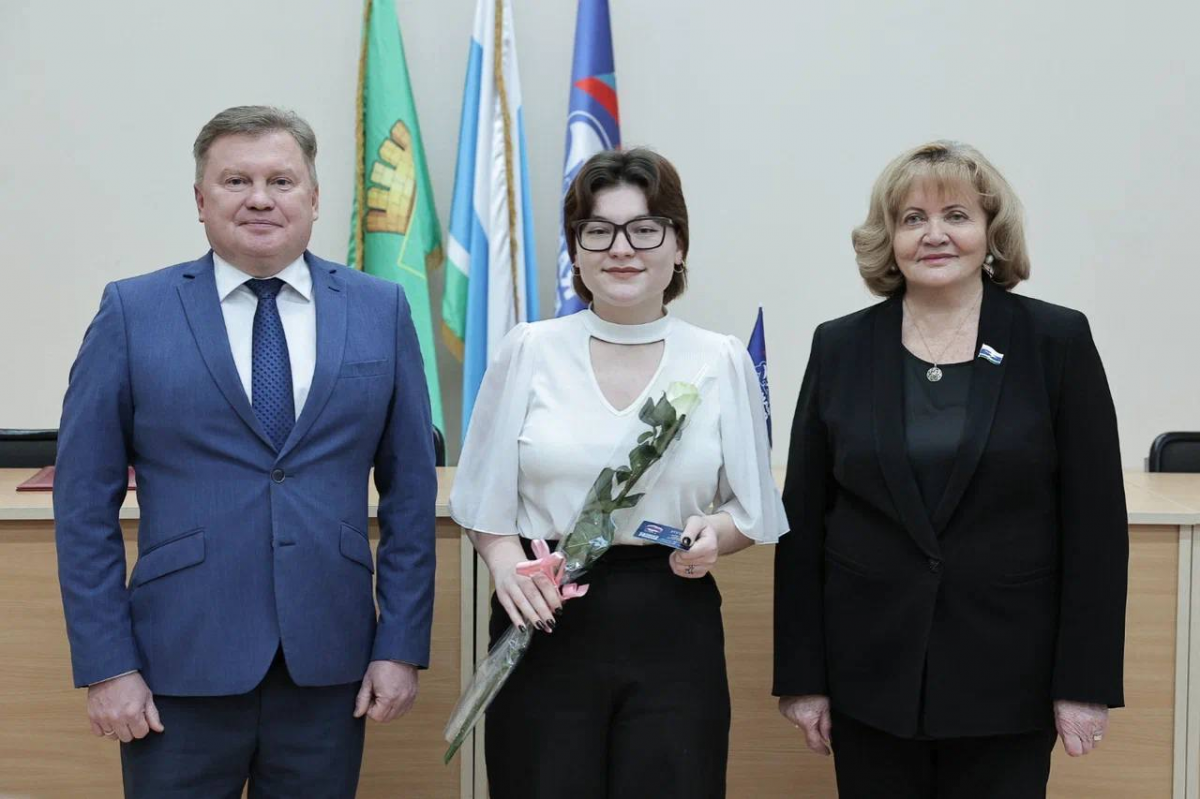 Председатель Заксобрания Людмила Бабушкина: Камышловское отделение «Единой России» пополнилось 22 новыми членами партии