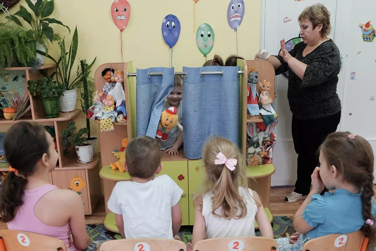 В Петербурге после угроз мигрантки уволили воспитательницу с 11-летним стажем