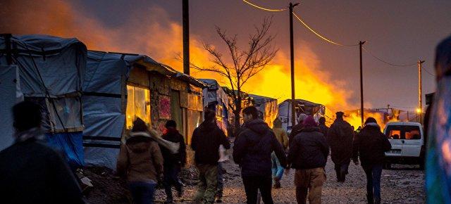 Олланд поручил демонтировать стихийный лагерь беженцев в Кале