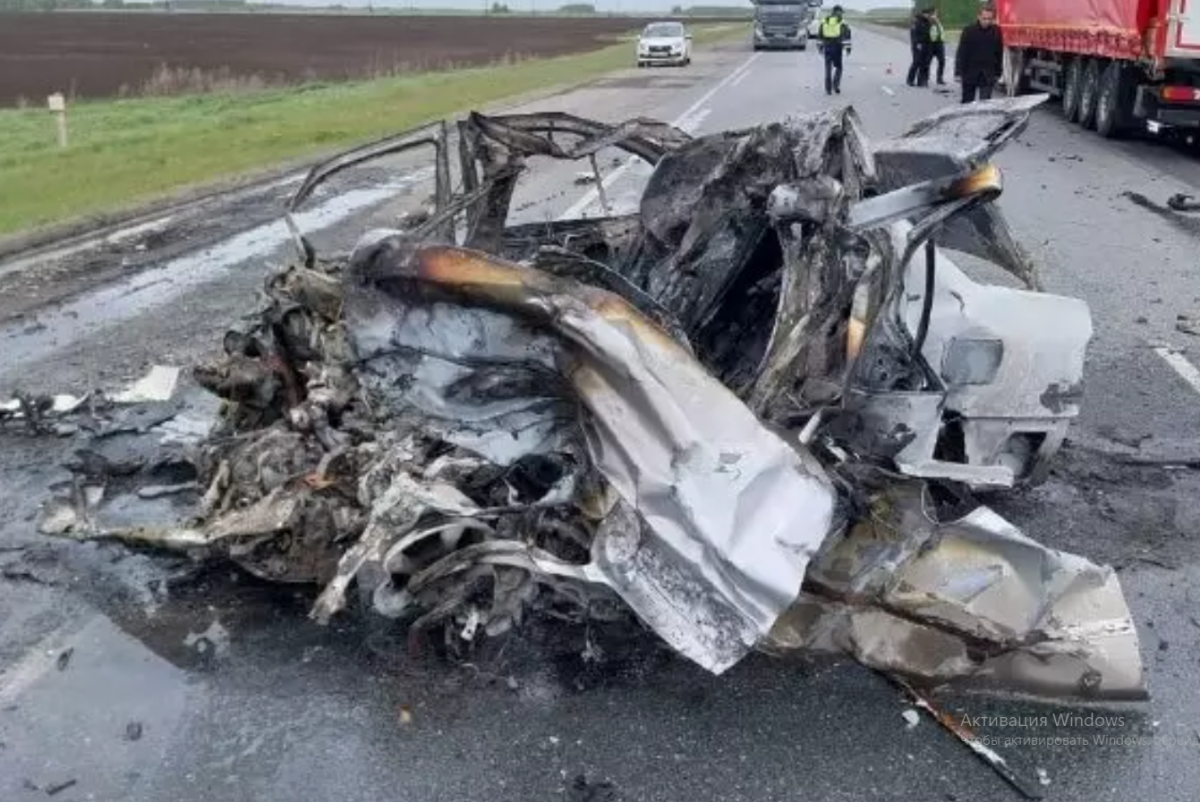 Водитель легковушки погиб в жутком ДТП с грузовиком в Омской области