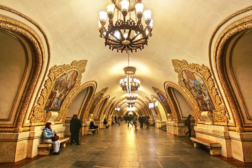 Карлсон восхитился московским метро — Видео
