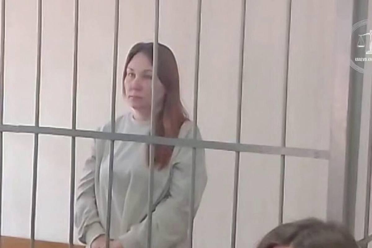 До 10 лет тюрьмы: бывшая супруга отца, пострадавшего от хаски мальчика, обвиняется в краже 3 млн