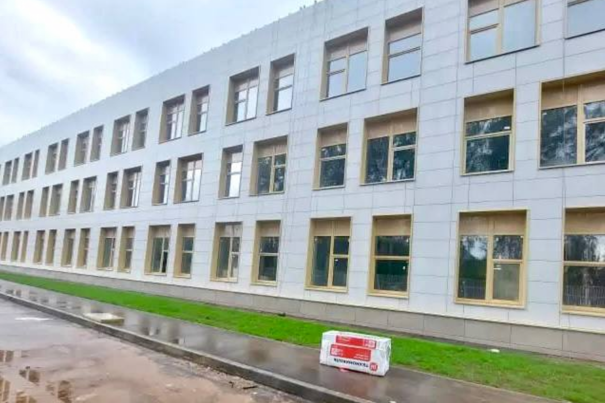 Школа на 550 мест в Пушкине уже ждет мебель и оборудование