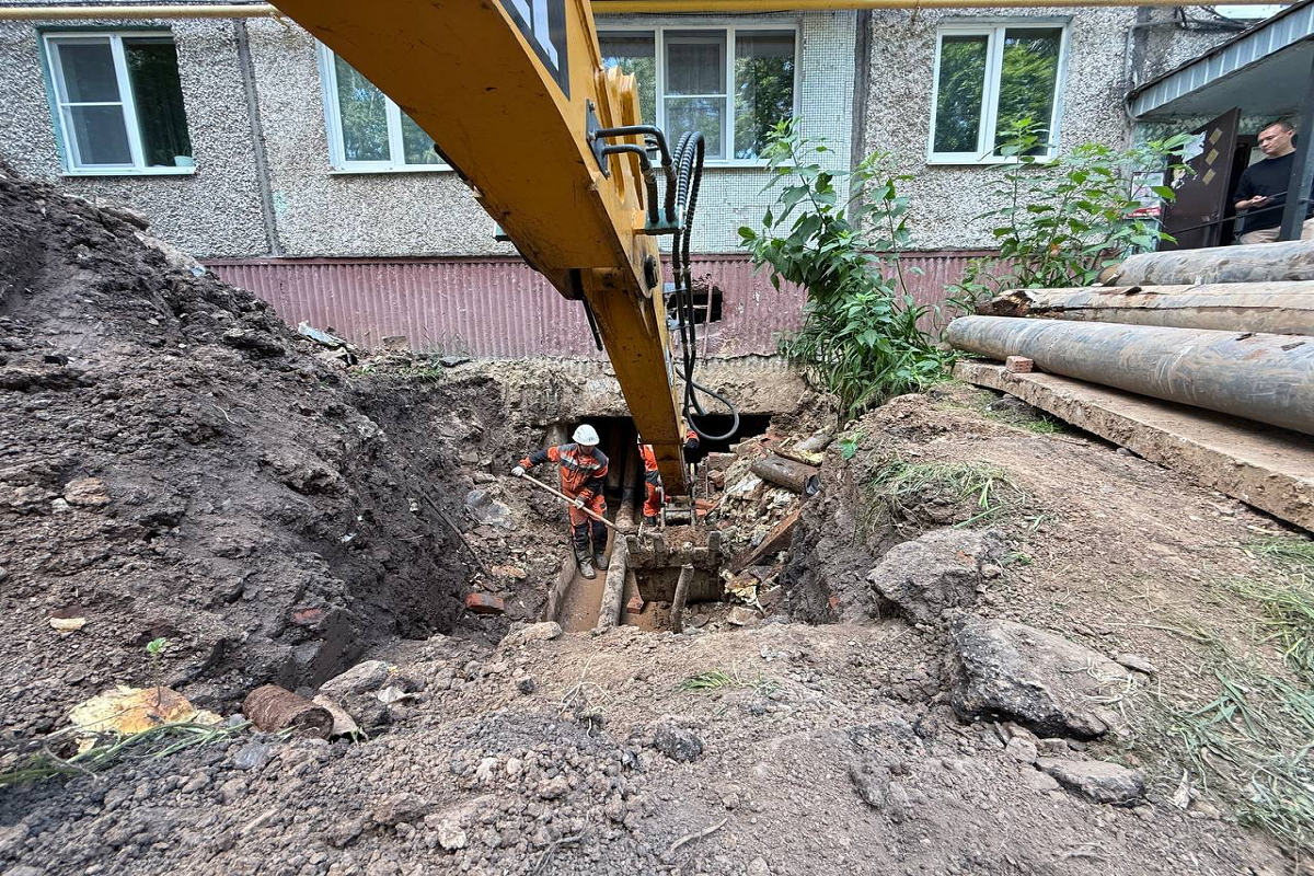 Дождь и оползень осложнили ремонт поврежденного водовода в Липецке