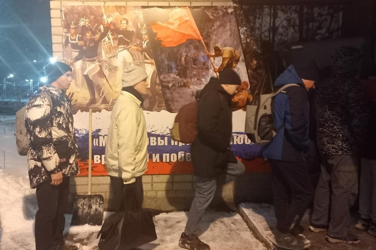 Последняя группа молодых жителей Череповца отправилась в армию в рамках осенней призывной кампании