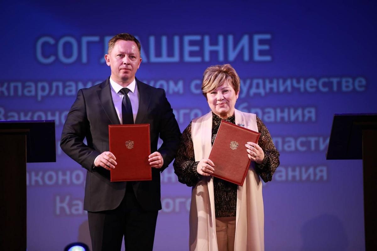 Спикер ЗС Камчатского края Ирина Унтилова подписала соглашения о сотрудничестве с парламентами Херсонской области и ЕАО