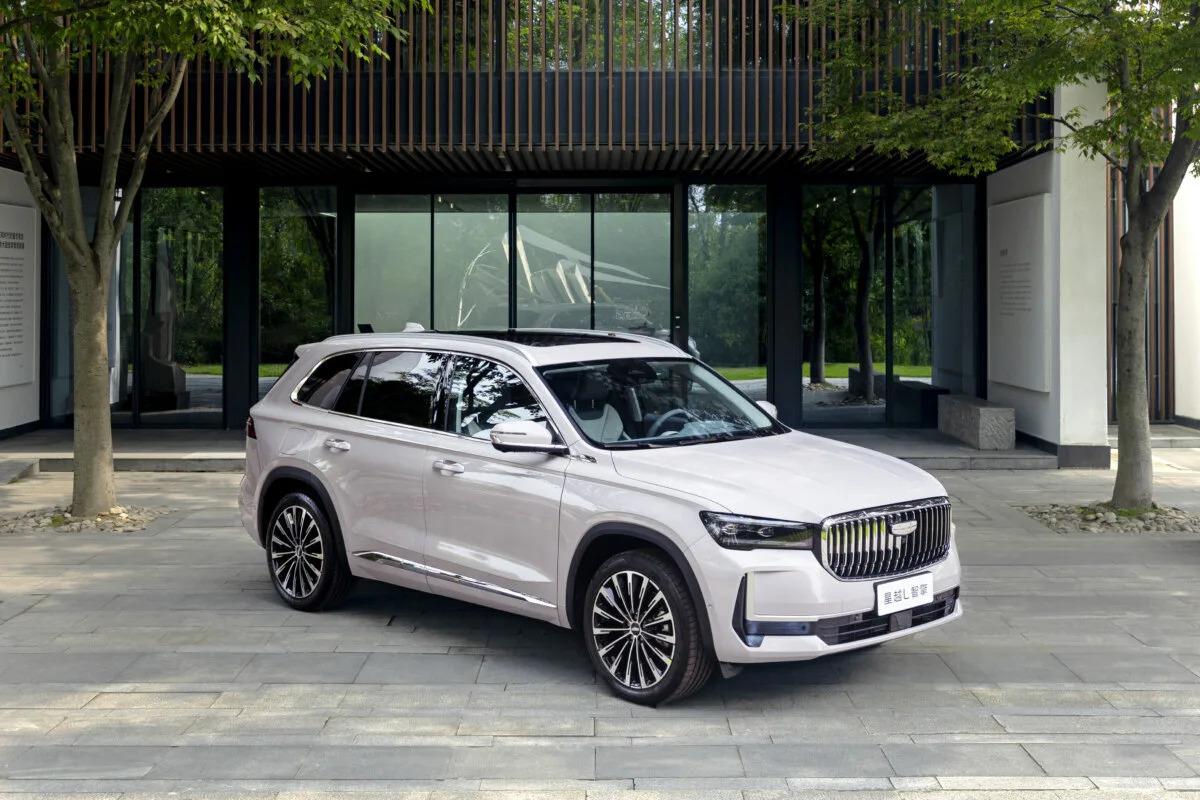 Фотошпионы помогли приоткрыть завесу тайны салона Geely Monjaro 2026