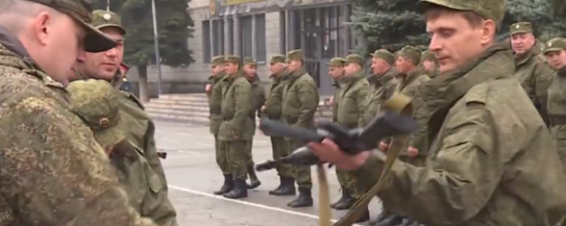Мобилизованным жителям Ульяновска выдали стрелковое оружие