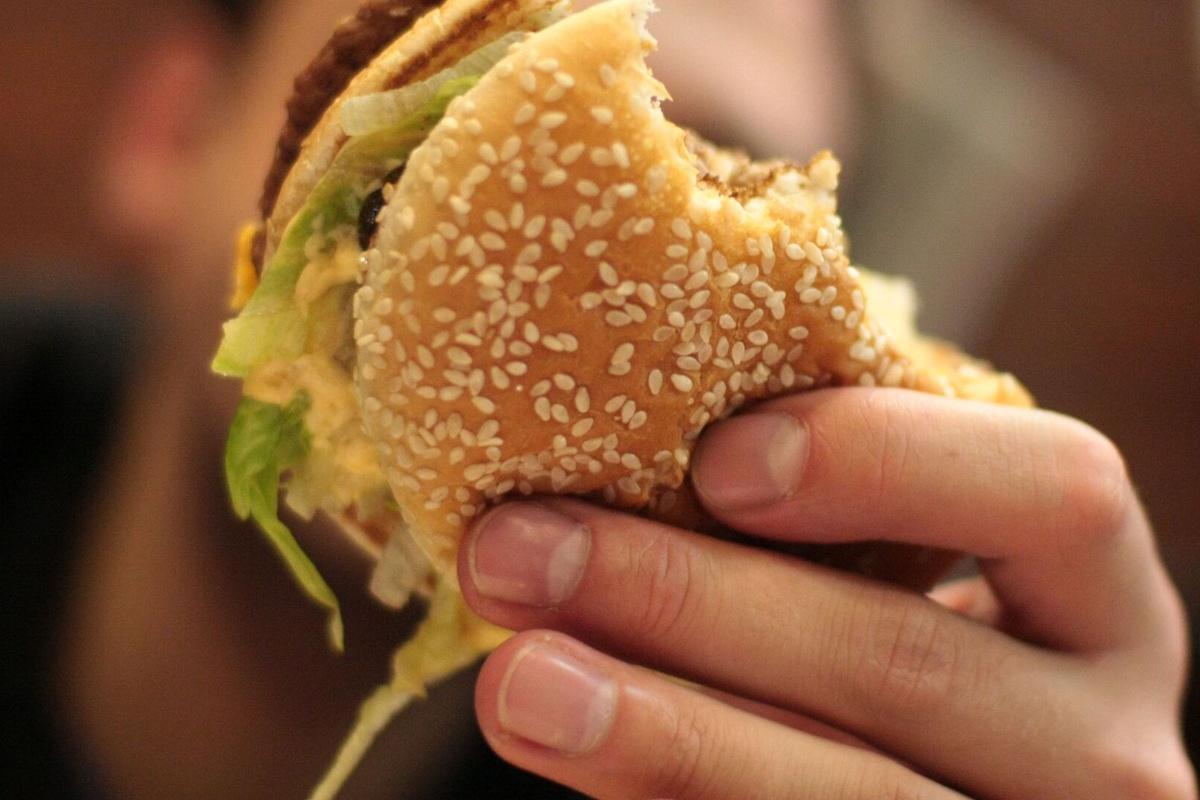 Ультраобработанные продукты вызывают ожирение быстрее, чем более натуральные