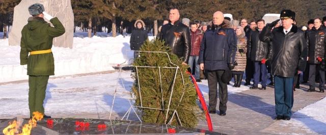 Губернатор Виктор Назаров возложил цветы к главным мемориалам Омска