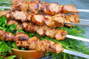 Диетолог Соломатина дала рекомендации по выбору мяса для шашлыка