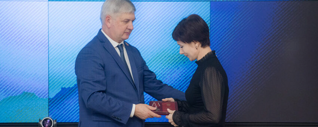 Воронежский губернатор Гусев наградил семью погибшего в СВО разведчика орденом Мужества