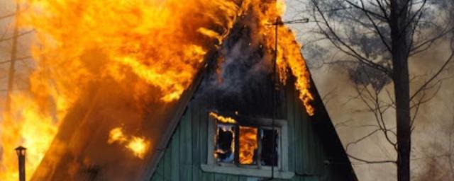 В Новосибирске в дачном доме во время пожара погиб мужчина
