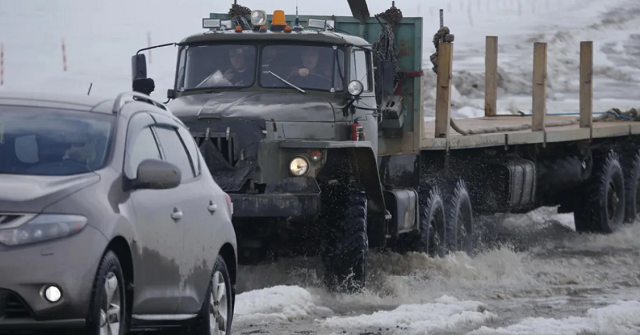 В ЯНАО закрыли проезд по участку зимника в Югру