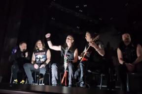 Рок вопреки: Валерий Кипелов провел акустический концерт в обесточенном Белгороде