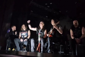 Рок вопреки: Валерий Кипелов провел акустический концерт в обесточенном Белгороде