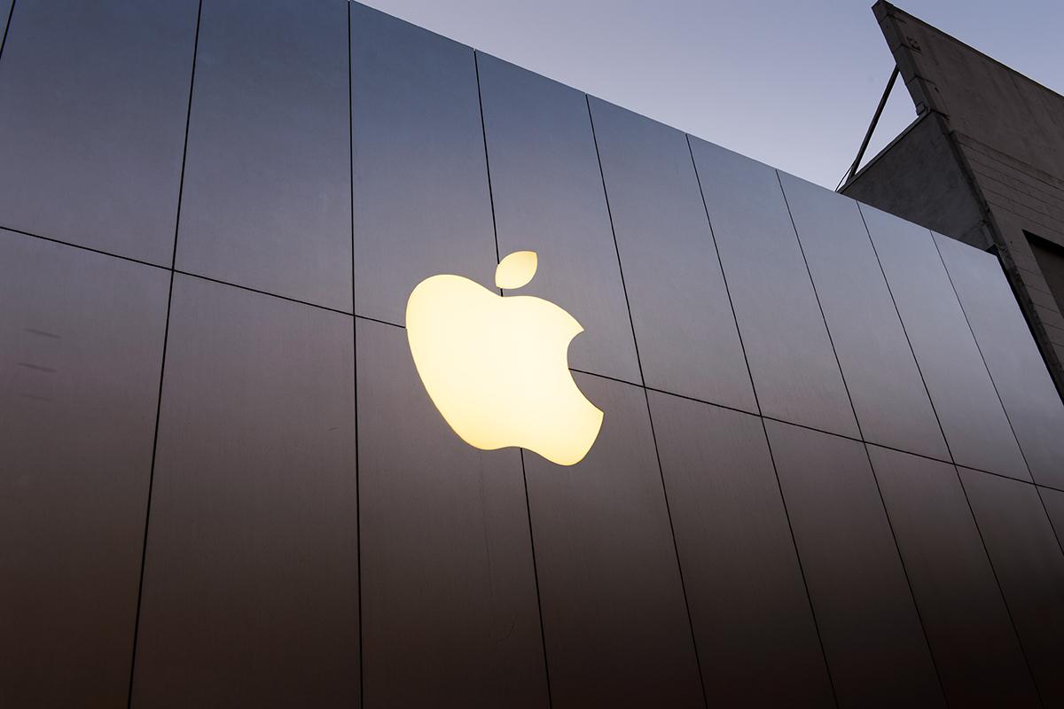 Apple удивила рынок рекордными доходами, несмотря на падение продаж iPhone