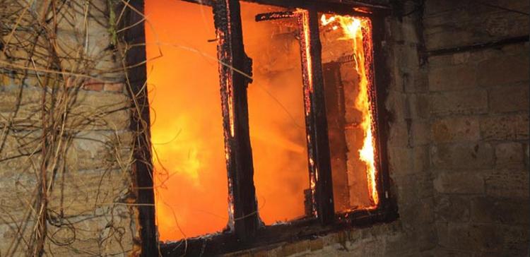 В Ростовском районе при пожаре в частном доме погибли два человека