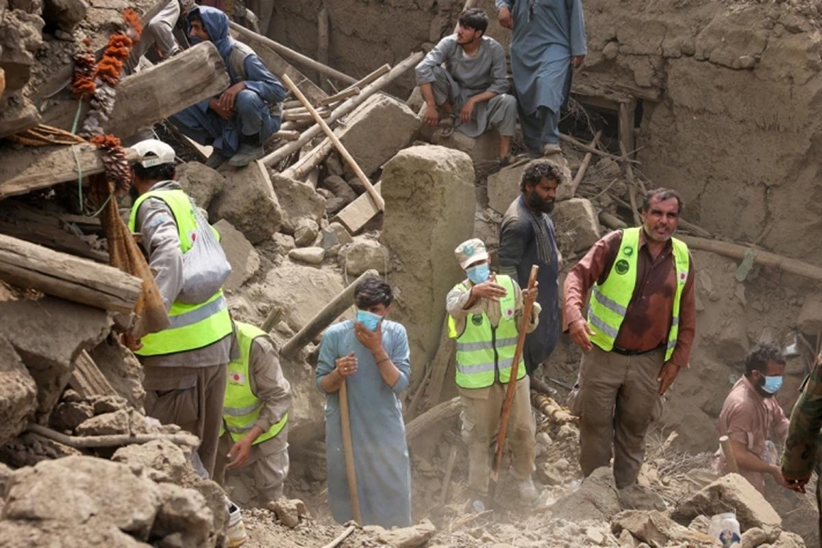 NYT: спасатели в Афганистане отказались помогать женщинам после землетрясения