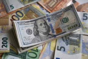 Новосибирцы пожаловались на дефицит долларов нового образца