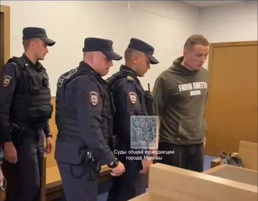 Блогеру Билу назначили еще 14 суток ареста за драку в центре Москвы