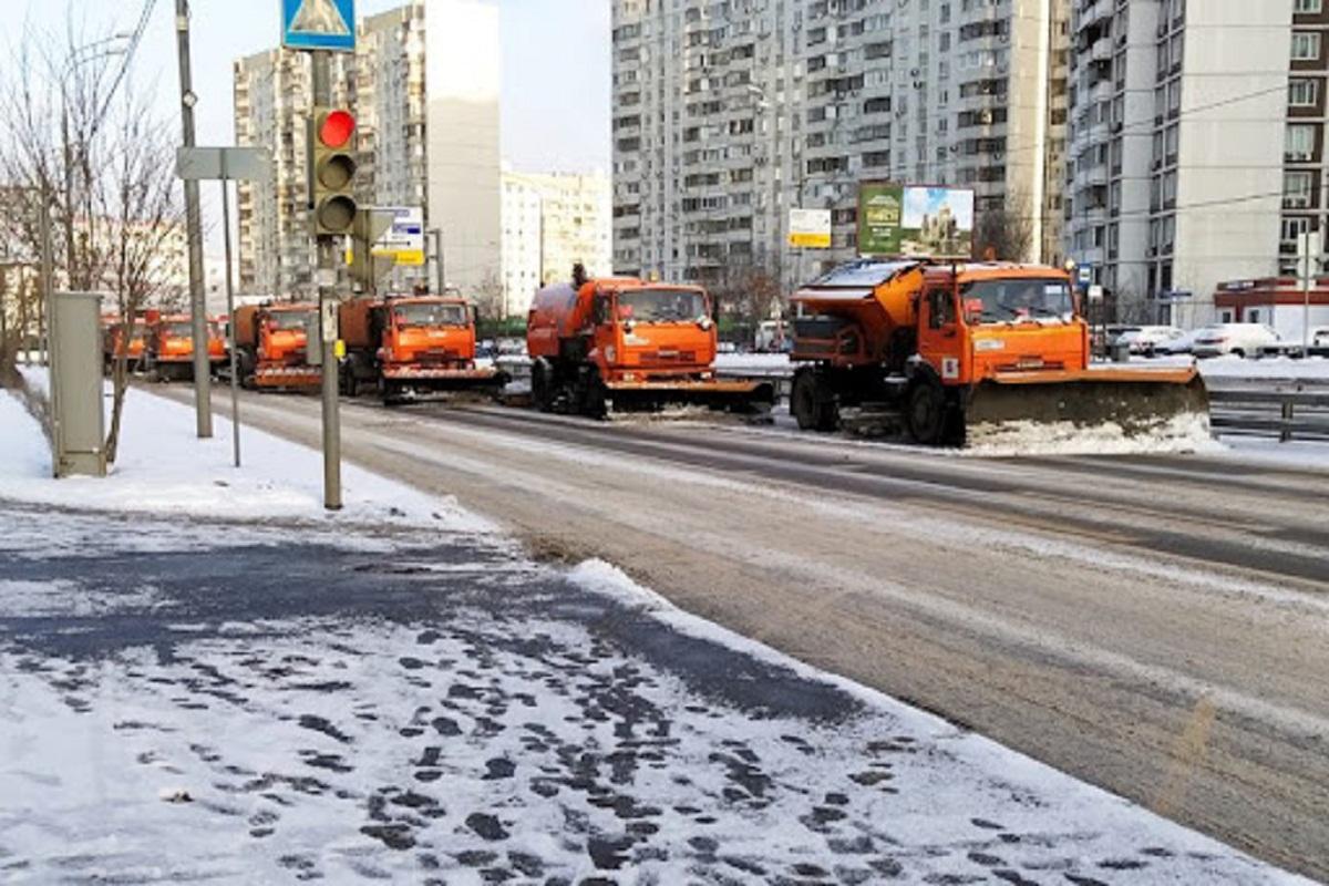 Из-за сильного снегопада в Чебоксарах ограничили въезд для большегрузов