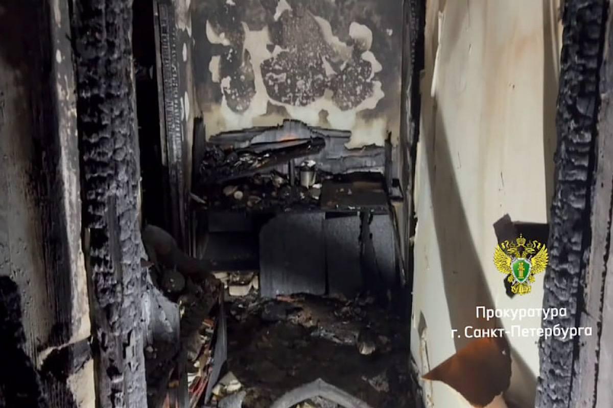 В Петербурге спасателям было трудно при эвакуации жильца после взрыва газа