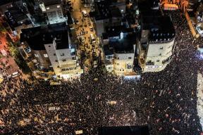 В Израиле автобус въехал в толпу протестующих против призыва в армию