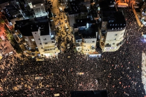 В Израиле автобус въехал в толпу протестующих против призыва в армию