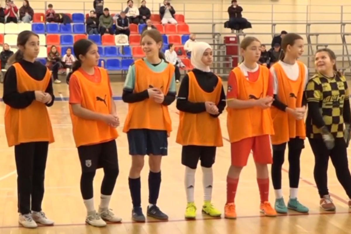 Юные спортсменки Черкесска продемонстрировали свою подготовку на детском турнире по мини-футболу