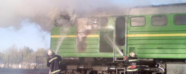 В Новгородской области на железной дороге пожарные тушили тепловоз