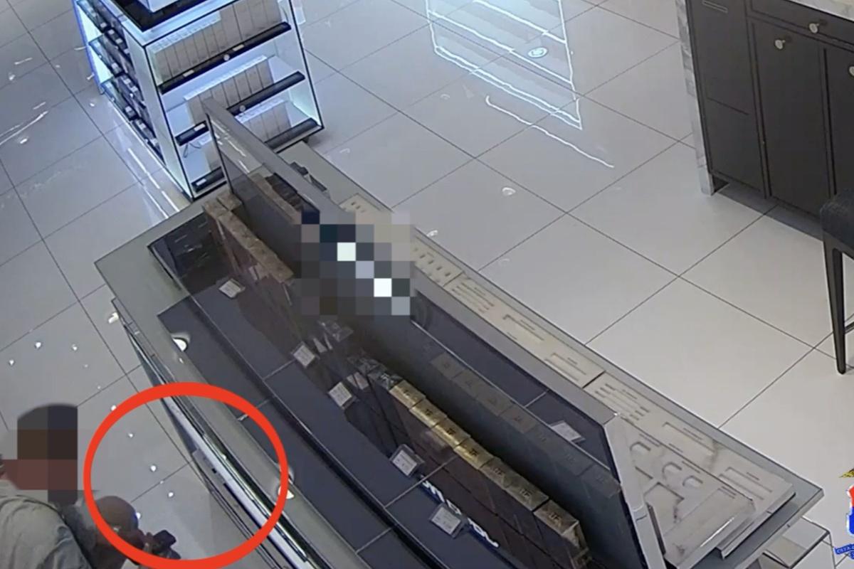 Россиянина задержали за кражу косметики из магазина в Пулково на 40 000 рублей
