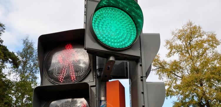 Московские светофоры будут подстраиваться под скорость автопотока