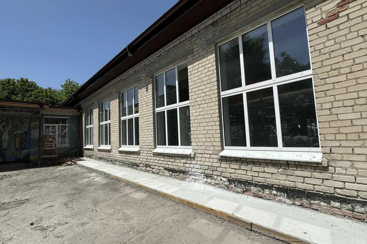 Строители Ямала почти восстанавливают многоквартирный дом в одном из поселков ДНР (террористическая организация на территории Донецкой области Украины)