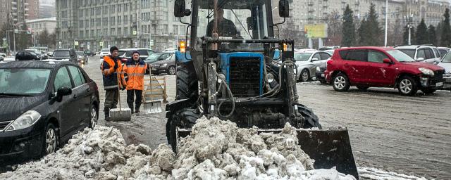 Новосибирские коммунальщики усиленно борются с последствиями снегопада