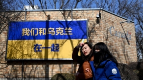 Китай призвал иностранные посольства убрать плакаты в поддержку Украины: главное из ИноСМИ