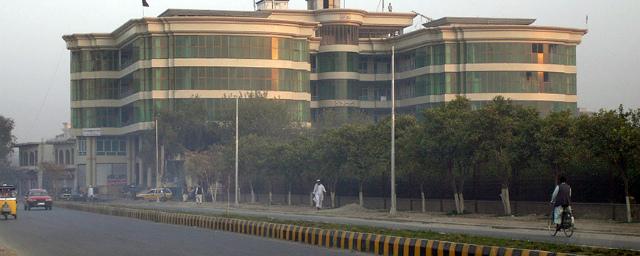 В результате давки у пакистанского консульства в Джелалабаде погибли 12 человек