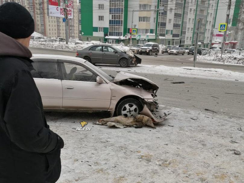 В Новосибирске произошло ДТП с участием трех автомобилей