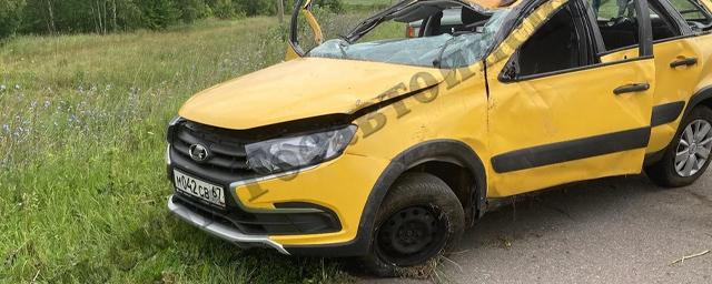 В Тульской области перевернулась Lada GRANTA, трёх человек госпитализировали