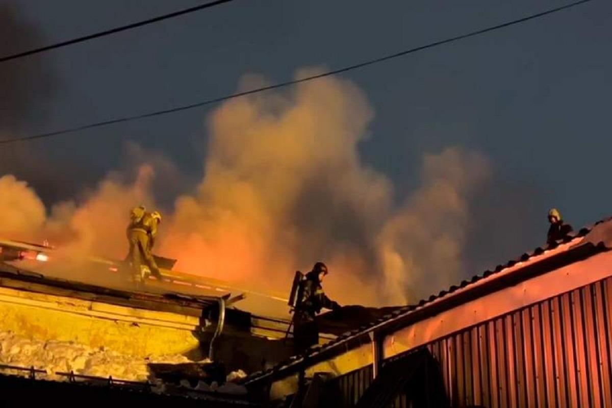 Пожарные локализовали возгорание на площади более 1 тыс. кв. м в Петрозаводске