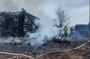 Три человека погибли в страшном пожаре в частном жилом доме в Красноярском крае