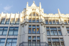 Суд отказал взыскать с ЦУМа 258 тысяч рублей за сапоги с дефектами