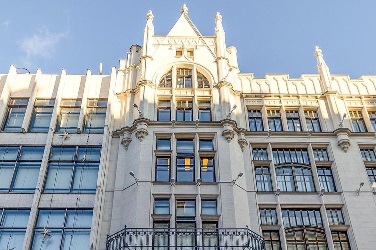 Суд отказал взыскать с ЦУМа 258 тысяч рублей за сапоги с дефектами